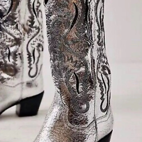 Free People Jeffrey Campbell Dagget Western Boot Silver Crackle Leather - Picture 5 of 10